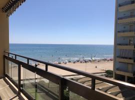 Modern Apartment Frontline Beach, hotel em Mareny Blau