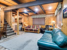 Island Park Cabin Getaway Less Than 24 Mi to Yellowstone!, hotel v destinaci Rea