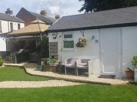 Sally's bed and breakfast, hotel near Luton Borough Council, Luton