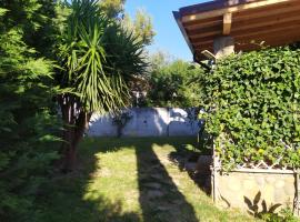 Villa con giardino sul lungomare – hotel w mieście Campofelice di Roccella