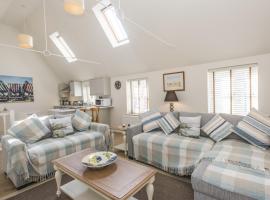 Black Lion Court, holiday home in Little Walsingham