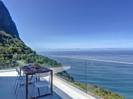 Mar Yam View by Atlantic Holiday, room in Arco de São Jorge