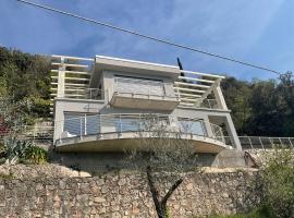 Villa Gabizza villa singola con jacuzzi privata, hotel en Malcesine