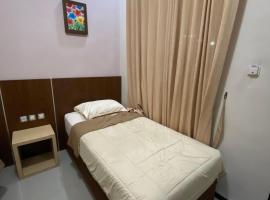 HOTEL DW, готель у місті Bojonegoro