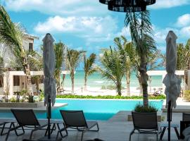 Luxury 3BR Oceanfront Retreat - Pool, Views & Private Beach Access، فندق في تشيكشولوب