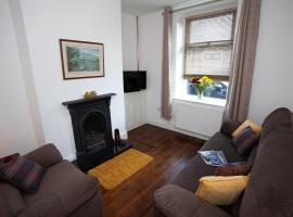 Spacious 3 bedroom Cottage in Whalley, hotel en Whalley