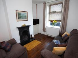 Spacious 3 bedroom Cottage in Whalley, hotel in Whalley