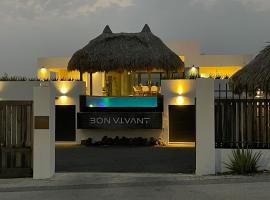 Villa met zeezicht & infinitypool Jan Thiel Curacao, hotel in Jan Thiel