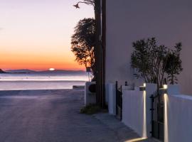 Salty Beach Cottage, 20m from Kini Beach, hotel Áno Szíroszban