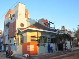 3 bedroom fully furnished triplex house