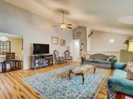Pet Friendly 4Bdrm Mtn Retreat Family Gathering, cottage in Woodland Park