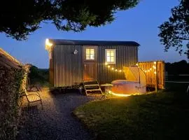 Sheelin Huts Blue, Hot-tub available From 1st April until 1st November