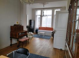 Antique appartement au centre d'Andenne、Andenneのアパートメント