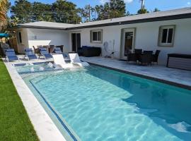 Cozy Fun-Size Getaway + Pool&Spa 5 mins to Beach, hotell i Fort Lauderdale