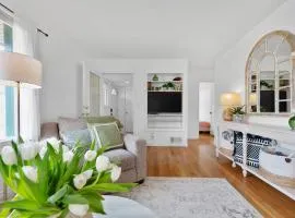 Stylish & Bright 4BR - Close To Whitworth