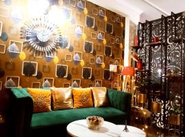 Boutique Stay for Family Customized Rooms, apartma v mestu Lāndrān