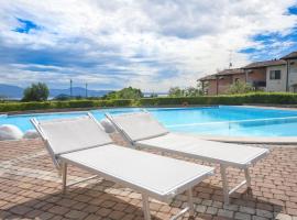 Piscina + condizionatore + vista lago – hotel w mieście Polpenazze del Garda