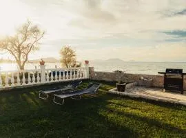 Sea Breeze Oasis (Tranquil Coastal Escape)