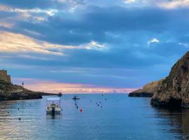 Best Of Xlendi SeaFront Apartments, hotel v destinaci Xlendi