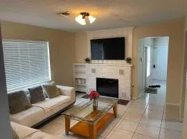 Entire 2Bedroom Home Ideal for a Family