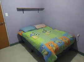 Habitación privada en Casa compartida, 4 adultos