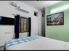 OYO Home Peaceful Stay Villa Near Miraj Cinemas - Shalini Shivani, hotel s parkiriščem v mestu Upal