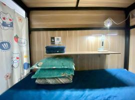 Start House CAPSULE 5 min walk to the Airport, capsule hotel in Ho Chi Minh City