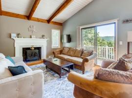 Silver Spring Chalet home, hotel en Pittsfield