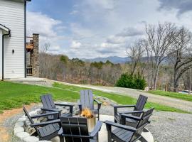 Mon Trèsor, Modern Mountain Views with deck, hotel in Weaverville