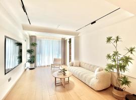 Pikkie Designer's Stylish Three Bed Room Apartmemt, апартаменти у місті Чжанцзяцзе