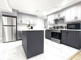 Urban Haven: 2BR/2BA+Office, Kitchen, Dining, beach hotel in Newcastle