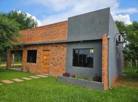 HERMOSA CASA DE 3 DORMITORIOS, cottage in San Bernardino