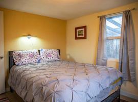 2 bed 1 bath cottage home, Hotel in Price