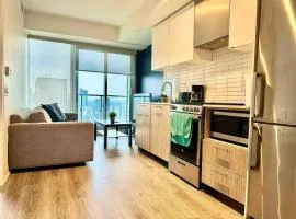 Cozy Condo Near EatonCentre Mall