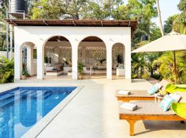 Villa Artjuna with private pool near Calangute, hotel di Saligao