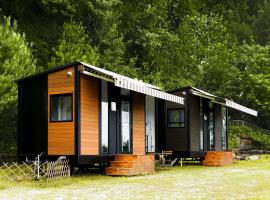 Forest View Cottage 1, glamping site in Jiaoxi