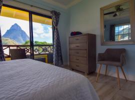Apartment Soleil 2 mins Walk to Beach, Town and Soufriere Attractions, Hotel in Soufrière