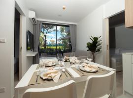 Excellent 2bd apartment with a patio, golf hotel in Phuket Town