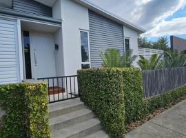 Golden Sands Beachside Cottage, hytte i Papamoa