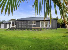 The Love Shack - Matakana Holiday Home, hotel a Warkworth