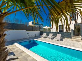 Aura Malinska - private pool, hotel a Vantačići