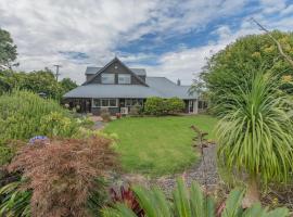 Relax at Redoubt - Auckland Holiday Home, villa in Auckland