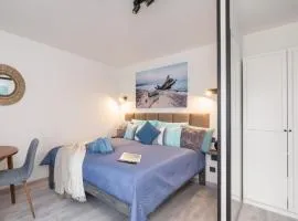 Green Garden & Private Parking Apartments with Playground