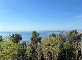 Blue Sea View Apartment, hotel a Salerno