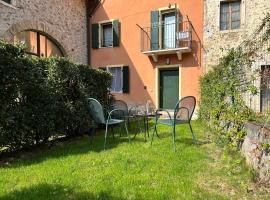 Cozy Couples Apartment just 15 min from Garda Lake, hotel em Caprino Veronese