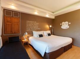 Blu Monkey Brown House Udonthani, hotel in Udon Thani