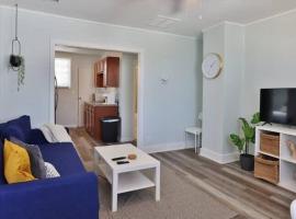 Cozy Beach Hideaway - 1 block to the beach, khách sạn ở Jacksonville Beach