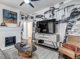 Contemporary Apartment - 5 Min To TIAA Bank Field!, sewaan penginapan di Jacksonville