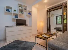 Velaris Collection I 2BR Luxury I 5min Metro I Central District