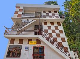 OYO Hotel Ganga PG And Home Stay, hotel din Jhājra